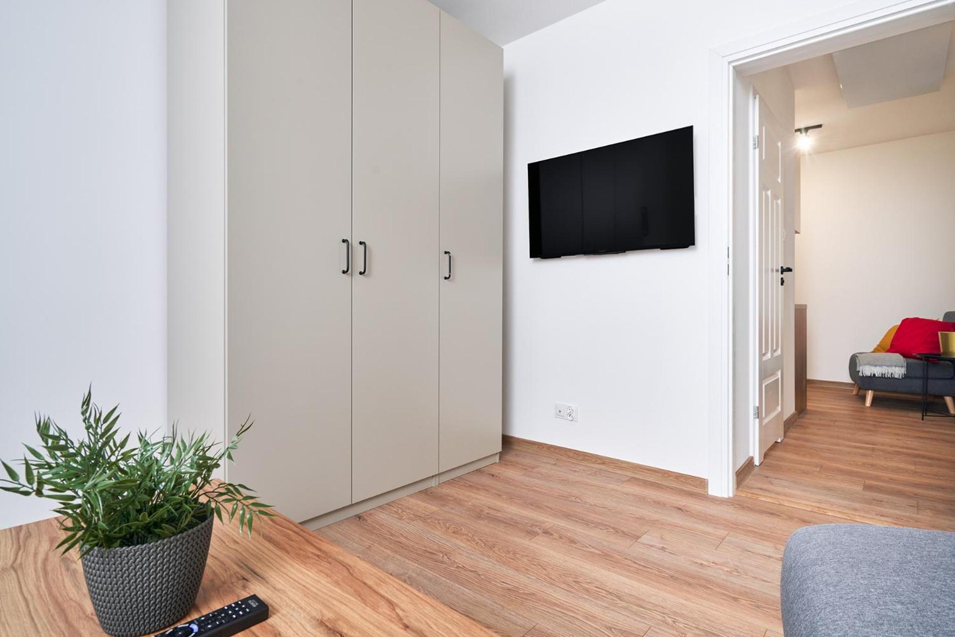 Apartment Emilii Plater 5 *